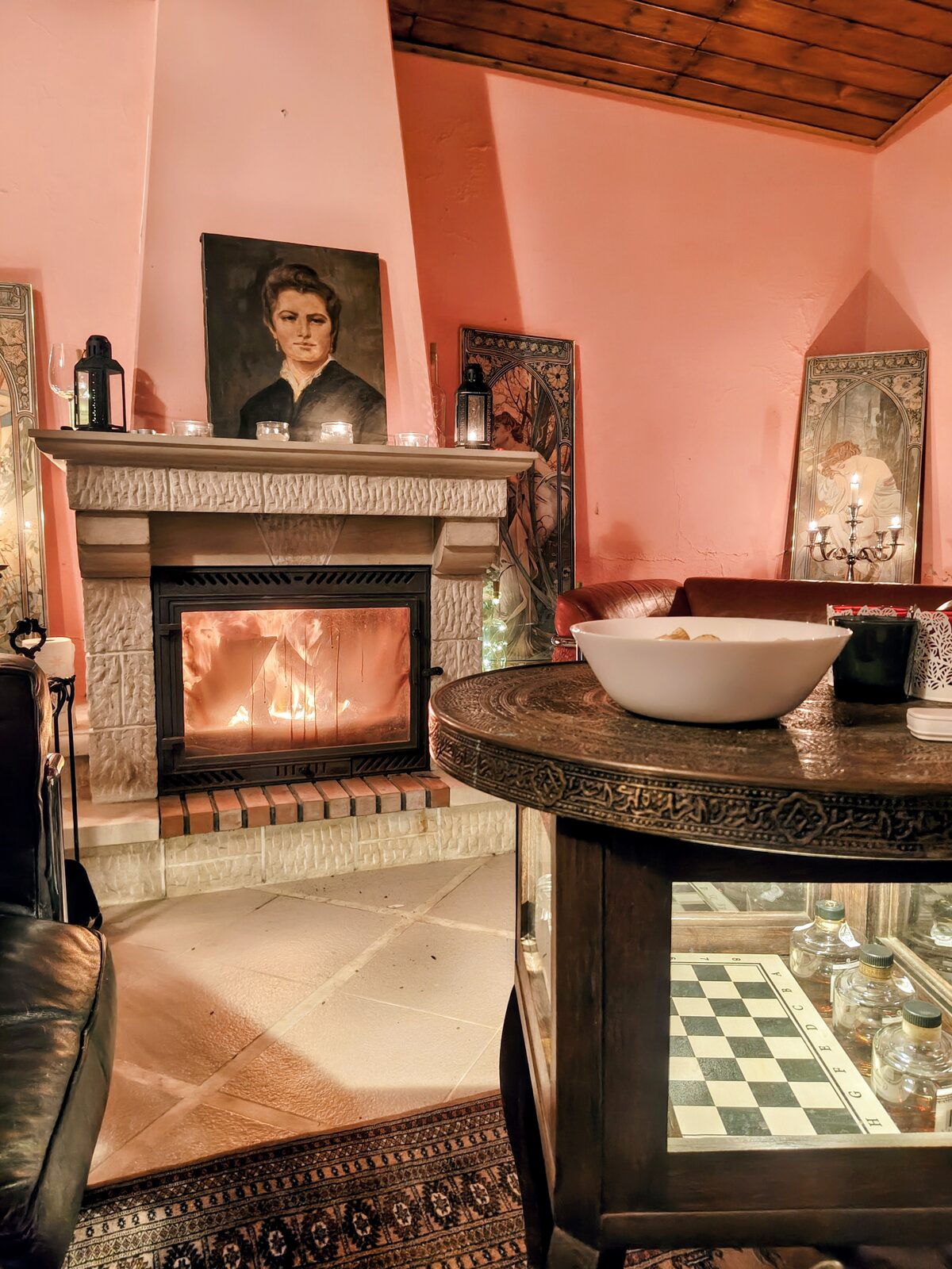 Bar with fireplace