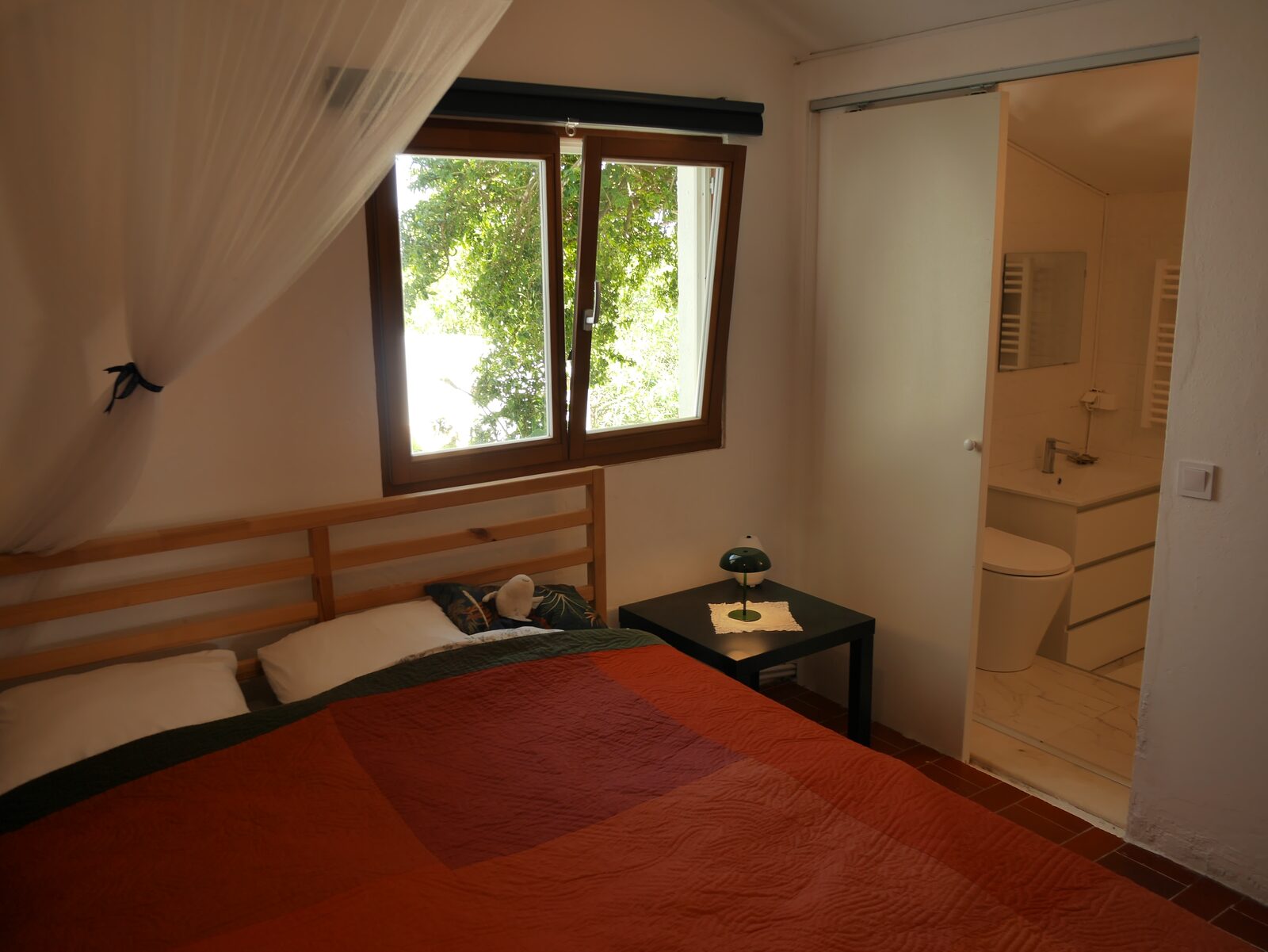 Lower flat bedroom