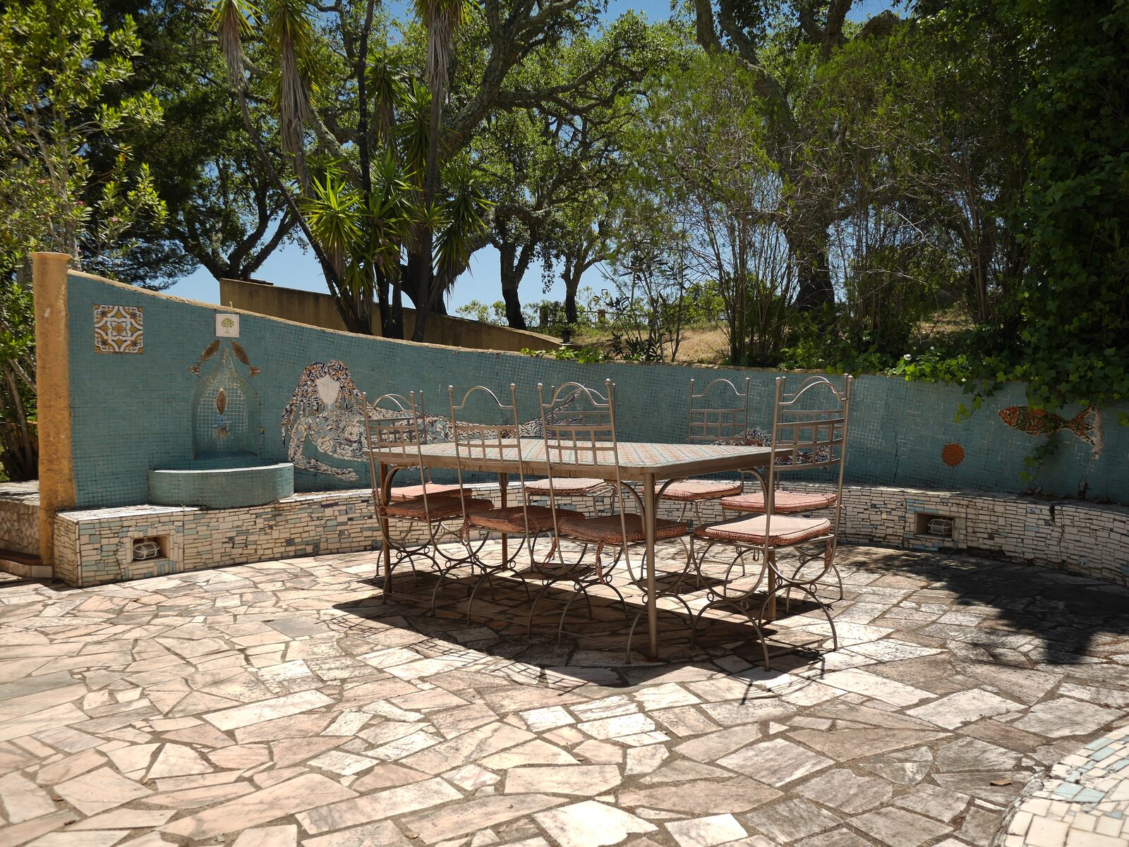 Al fresco dining space