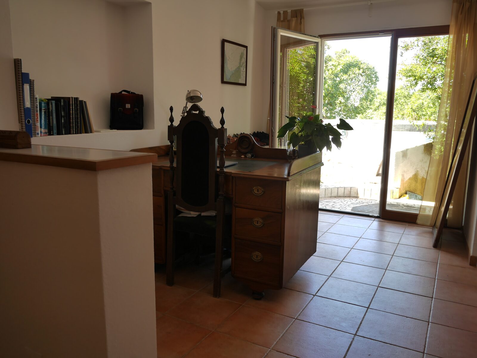 Middle flat office